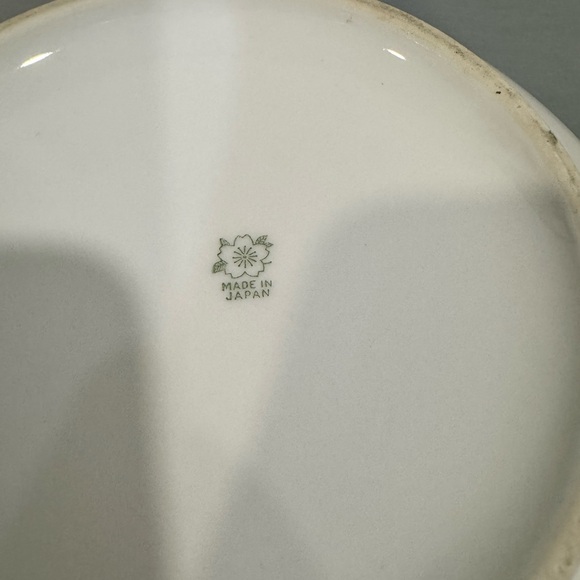 Vintage Made in Japan Covered Casserole Dish Gold Handles Floral Rim - Picture 7 of 7